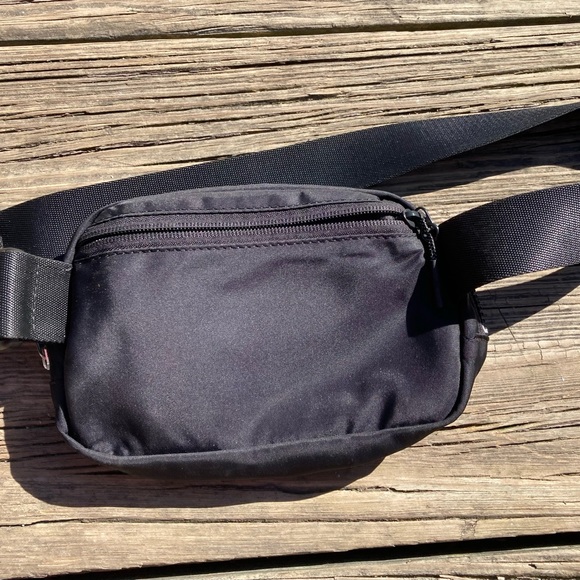 Lululemon everywhere belt bag - Picture 2 of 3